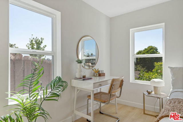 property-img