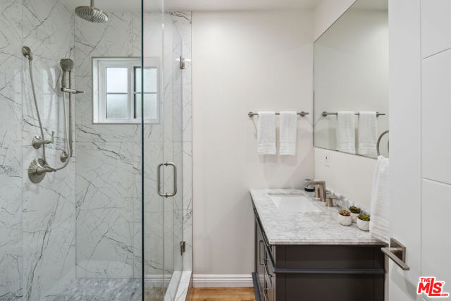3976 Mclaughlin Avenue, Los Angeles CA: https://media.crmls.org/mediaz/3ca2b958-e626-41db-8fd5-7ab63a70c83f.jpg