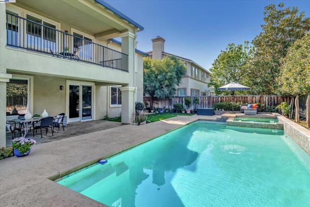 1517 Rampart Way, Brentwood CA: https://media.crmls.org/mediaz/3ca2e258-d060-48c4-bac2-cf546d50df75.jpg
