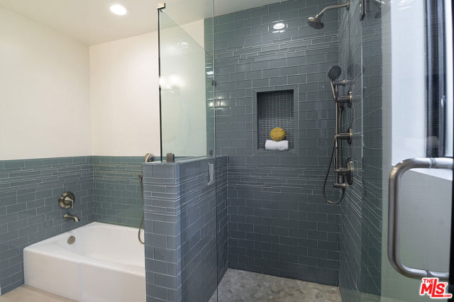 745 25th Street, Santa Monica CA: https://media.crmls.org/mediaz/3ca34b02-ee4d-4249-a65c-8efe73c3a9a3.jpg