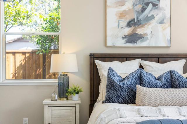 198 Continente Ave, Brentwood CA: https://media.crmls.org/mediaz/3ca4c465-4efe-46cd-b4cd-71a585a83946.jpg