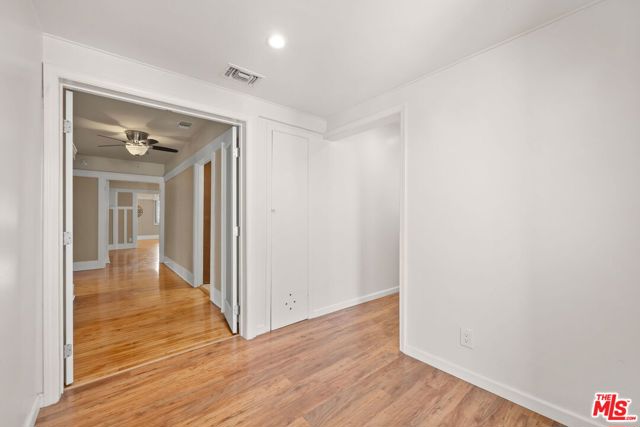 519 W Elm Avenue, Inglewood CA: https://media.crmls.org/mediaz/3ca4f66f-6074-4367-833d-7c3789bc6074.jpg