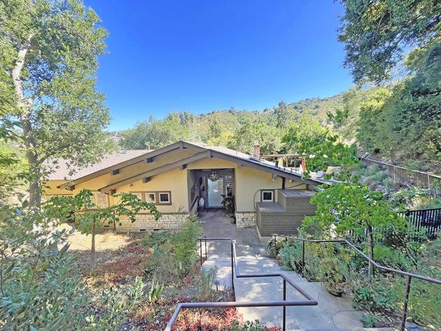 135 Lynton Avenue, San Carlos CA: https://media.crmls.org/mediaz/3ca5c60f-d9ea-4bb4-ba35-139ebabedee2.jpg