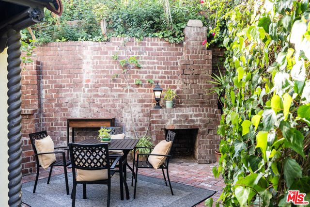 6655 Emmet Terrace, Los Angeles CA: https://media.crmls.org/mediaz/3ca5dc62-c845-42f0-a1ef-6210d47b1628.jpg