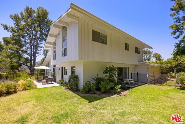 2318 Cheryl Place, Los Angeles CA: https://media.crmls.org/mediaz/3ca665e6-fe21-4a45-9906-b10efc9fd0c6.jpg