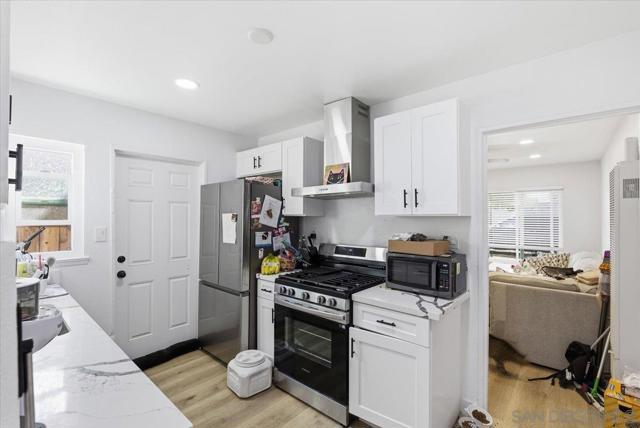 835 Colorado Ave, Chula Vista CA: https://media.crmls.org/mediaz/3ca7731c-cac9-4b90-b2dd-6a820ed6108c.jpg