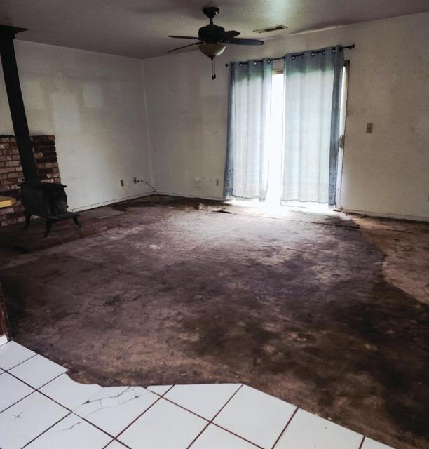 24 Church Street, Modesto CA: https://media.crmls.org/mediaz/3ca81174-b3e1-4fbe-8579-deade5fe31a0.jpg