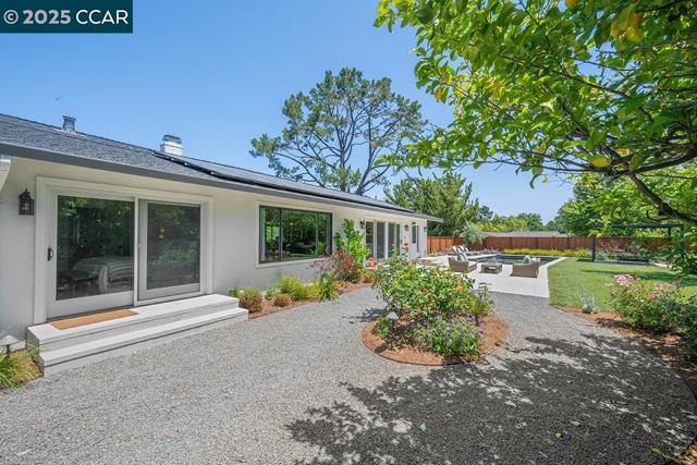 3108 Del Oceano Dr, Lafayette CA: https://media.crmls.org/mediaz/3ca832a2-ca01-4f84-b429-98ce15652c52.jpg