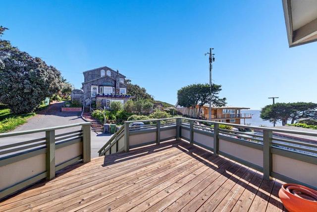 1 Gray Way, Watsonville CA: https://media.crmls.org/mediaz/3ca8d35c-9e0e-4019-9754-1bfd5904554c.jpg