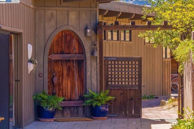 15335 Via Los Tulares, Carmel Valley CA: https://media.crmls.org/mediaz/3ca8e014-20ce-4fc4-96ef-8748aef7aebd.jpg