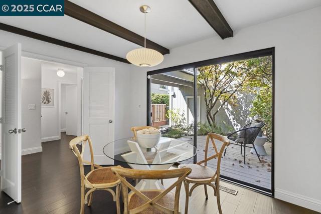 955 Camino Verde Cir, Walnut Creek CA: https://media.crmls.org/mediaz/3ca9986d-65a4-48e8-99fa-b18bcff19cab.jpg