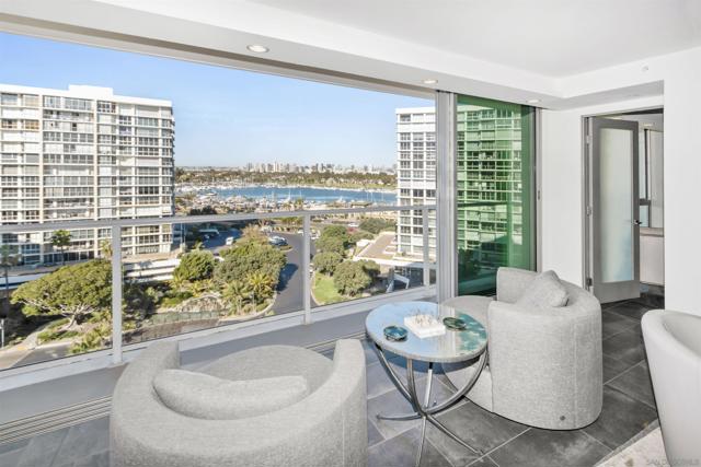 1780 Avenida Del Mundo, Coronado CA: https://media.crmls.org/mediaz/3ca9ba49-960c-40b7-b9f3-ab8ac9f11800.jpg