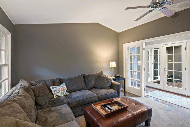 3733 La Cresta Dr, San Diego CA: https://media.crmls.org/mediaz/3caa2ea6-04f6-4c9a-af46-eb965ff62d1c.jpg