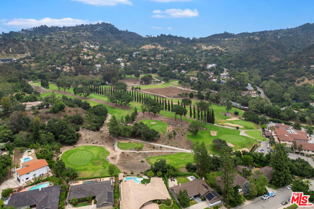 1741 Golf Club Drive, Glendale CA: https://media.crmls.org/mediaz/3caa6f54-9a96-4388-8ba9-890e51d40171.jpg