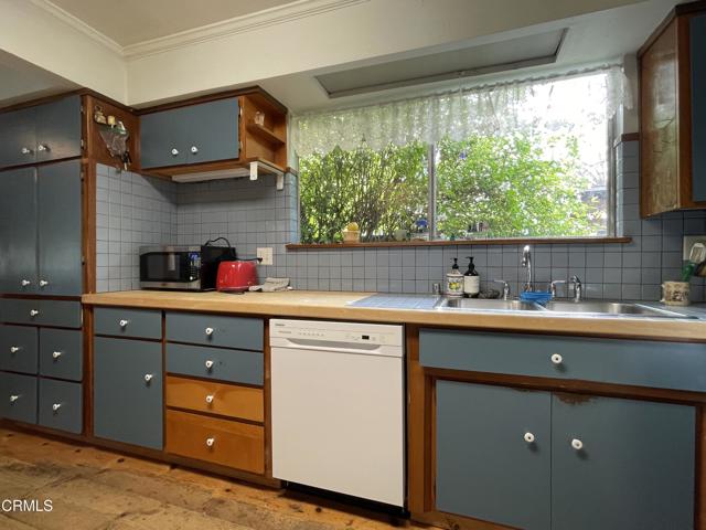 458 E San Francisco Avenue, Willits CA: https://media.crmls.org/mediaz/3caa9df8-8f31-4b70-901a-dab3229b4e0c.jpg