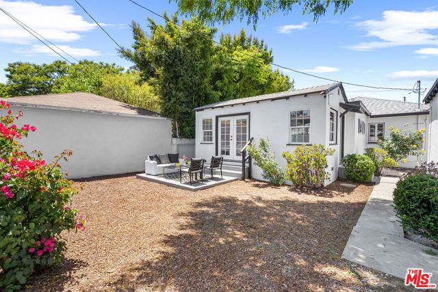 3340 Cardiff Avenue, Los Angeles CA: https://media.crmls.org/mediaz/3cab1cd8-44e6-4a04-92a1-45a8e943ec0d.jpg