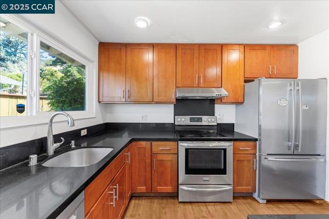 1566 Mann Dr, Pinole CA: https://media.crmls.org/mediaz/3cab564f-318e-48c8-a2d4-fb4fa421851c.jpg