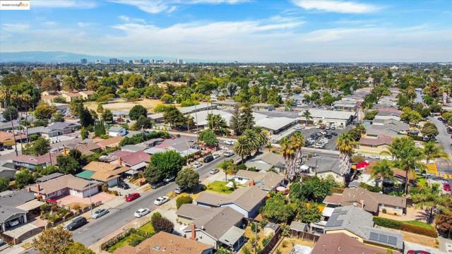 2040 Lanai Ave, San Jose CA: https://media.crmls.org/mediaz/3cac1182-577a-4fc9-8575-3274aaf52514.jpg
