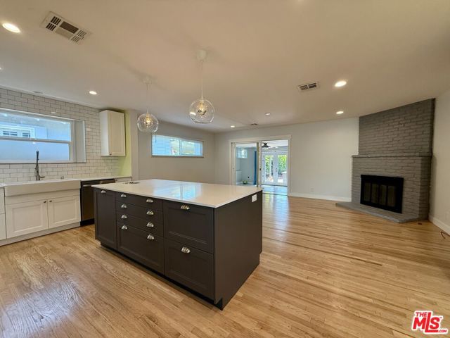 6938 Balboa Boulevard, Van Nuys CA: https://media.crmls.org/mediaz/3cacda65-054b-4e5f-9e7c-c7cb813470e2.jpg