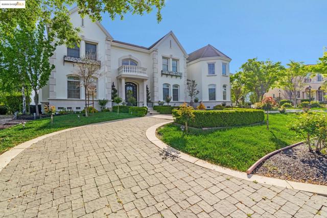 1853 Via Di Salerno, Pleasanton CA: https://media.crmls.org/mediaz/3cad0d0e-c29c-4da3-bc59-6f627f75c2cb.jpg