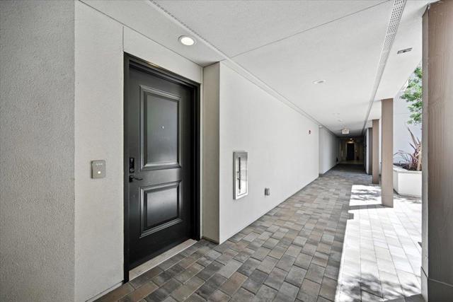 657 Walnut Street, San Carlos CA: https://media.crmls.org/mediaz/3cadcbcb-f5e3-4598-9c32-42607875f5da.jpg