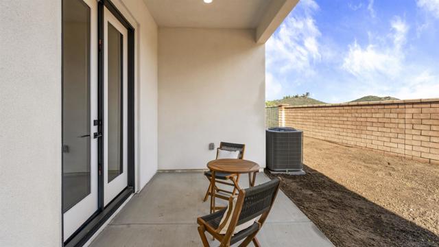 16925 Old Coach Rd, Poway CA: https://media.crmls.org/mediaz/3cadd548-9303-49b4-8782-24092109db82.jpg