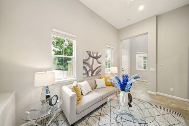 26540 Hayward Boulevard, Hayward CA: https://media.crmls.org/mediaz/3cae1367-10aa-4370-81a4-d54bc89c6ce6.jpg
