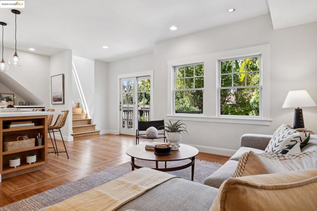 1071 Harvard Rd, Piedmont CA: https://media.crmls.org/mediaz/3cae40d0-1d06-4427-9669-43e14ffa7625.jpg