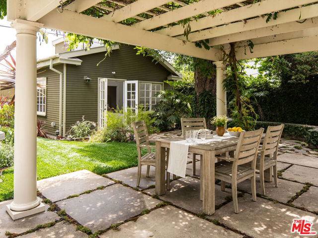 1402 N Benton Way, Los Angeles CA: https://media.crmls.org/mediaz/3cae4b97-2647-4e1a-be4a-70fa06551c15.jpg