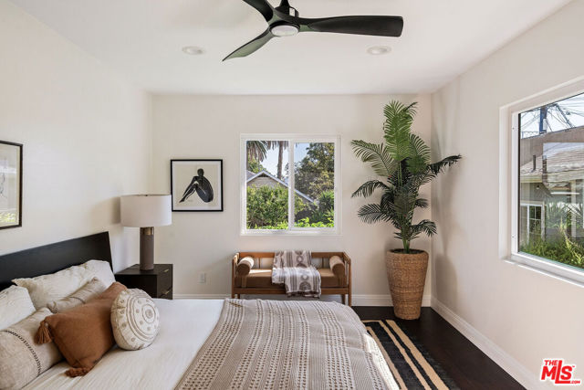 5748 7th Avenue, Los Angeles CA: https://media.crmls.org/mediaz/3cae5bc1-bb02-4eb3-9fef-95d623862580.jpg