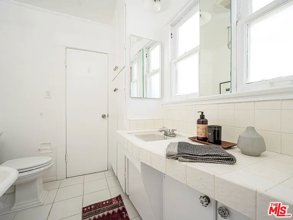 https://media.crmls.org/mediaz/3cae8d8e-6409-4765-a8d0-4f13b293e58a.jpg?preset=X-Large