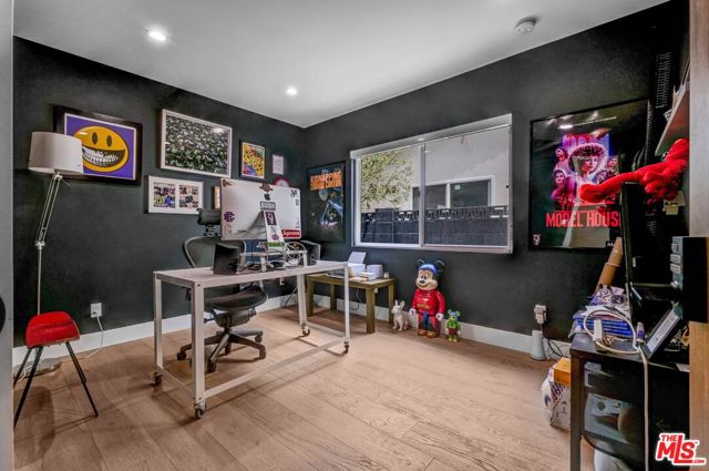 13117 Magnolia Boulevard, Sherman Oaks CA: https://media.crmls.org/mediaz/3caeb965-f1dc-409b-9ccd-59e6d4366be2.jpg