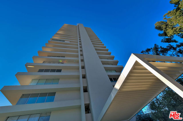 9255 Doheny Road, West Hollywood CA: https://media.crmls.org/mediaz/3caee041-7327-498d-99fd-2352c9898821.jpg
