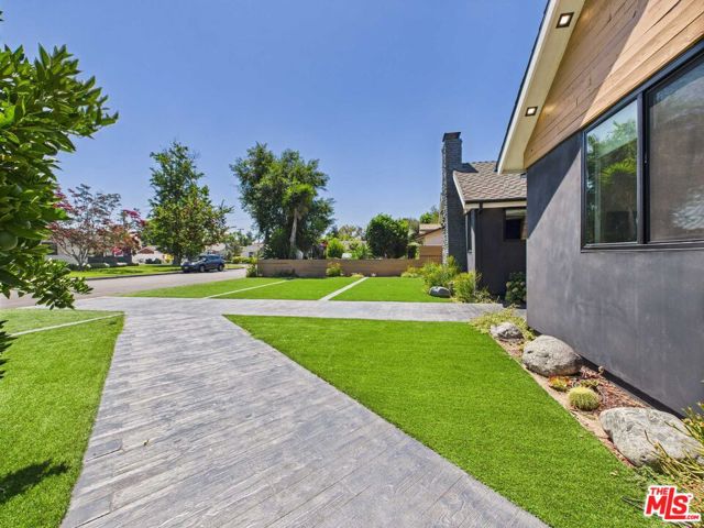 5109 Longridge Avenue, Sherman Oaks CA: https://media.crmls.org/mediaz/3caf1157-cd4b-4913-8cb4-5b5c1264d2f2.jpg