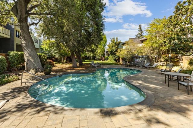 1721 Stone Pine Lane, Menlo Park CA: https://media.crmls.org/mediaz/3caf1d21-f650-4473-8837-6324ce3d376e.jpg