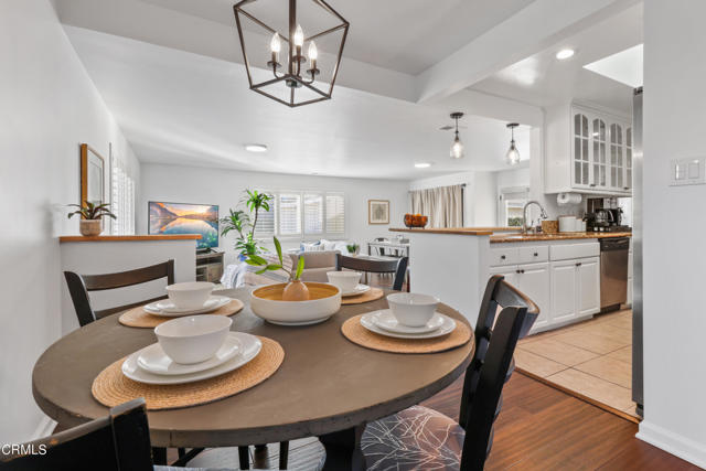 bREAKFAST AREA TO FAMILY ROOM