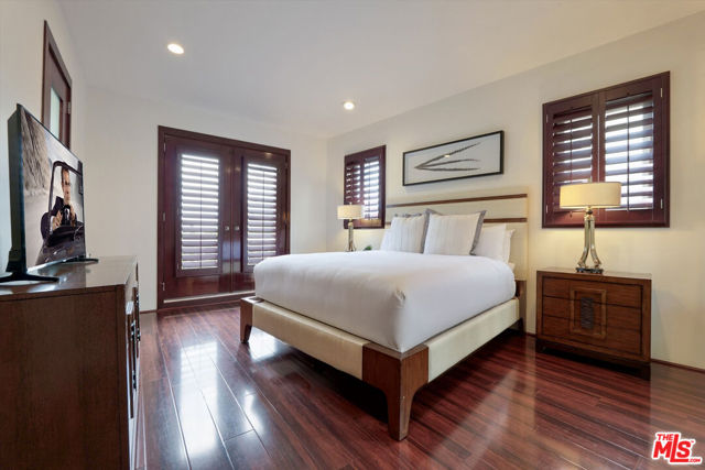 8835 Evanview Drive, Los Angeles CA: https://media.crmls.org/mediaz/3cb09255-95a1-42d4-88a9-31ca0ed71090.jpg