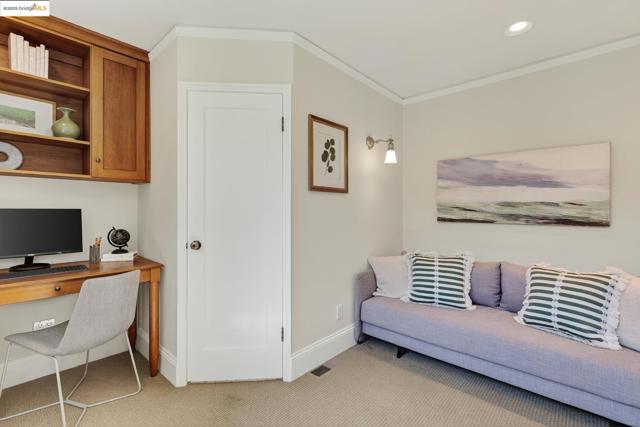 1145 Mandana Blvd, Oakland CA: https://media.crmls.org/mediaz/3cb0e377-3c93-4282-8e74-2424f7095479.jpg