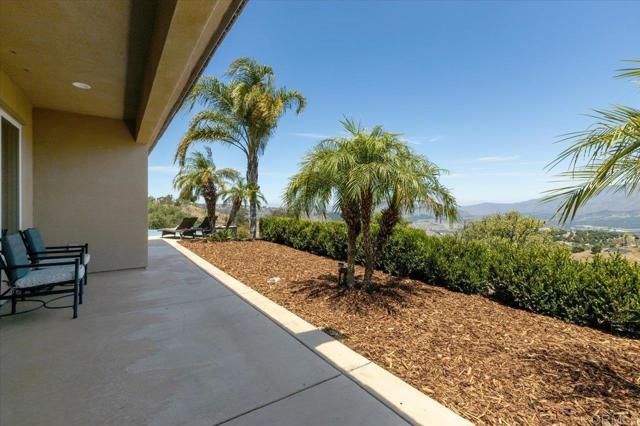 31662 Orange Blossom Ct, Valley Center CA: https://media.crmls.org/mediaz/3cb0e8ec-3e30-40de-be77-cdbfcd42be3d.jpg