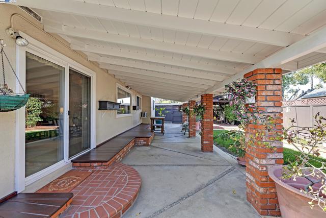 5645 Lemke Pl, Fremont CA: https://media.crmls.org/mediaz/3cb14a1d-f462-4ced-b250-b5d78eacfe70.jpg