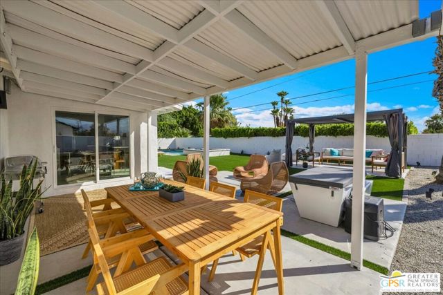 2002 N Whitewater Club Drive, Palm Springs, CA 92262