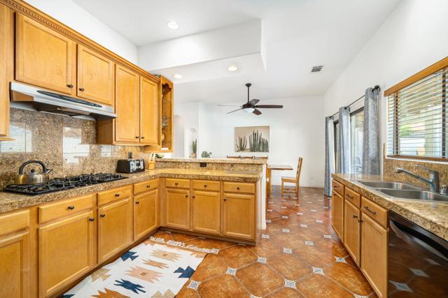 52685 Avenida Ramirez, La Quinta CA: https://media.crmls.org/mediaz/3cb23694-4939-4049-85b0-da102765b2af.jpg
