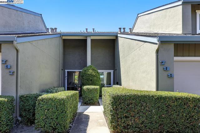 739 Aries Ln, Foster City CA: https://media.crmls.org/mediaz/3cb24d67-4867-4aa8-a81f-8e4b34025648.jpg