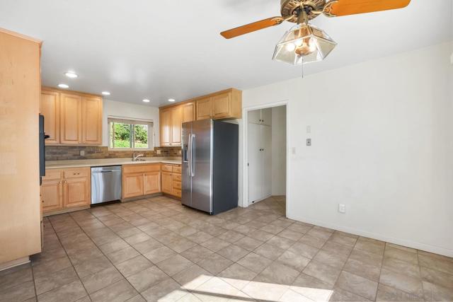 MLS #250041928SD image #18