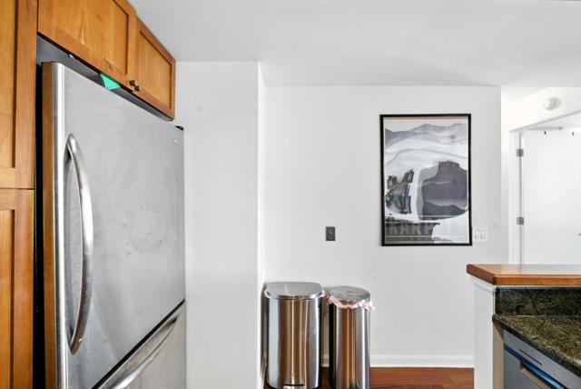 400 Beale Street, San Francisco CA: https://media.crmls.org/mediaz/3cb3af0b-542c-4ce1-b8d4-2b9b327e0bcb.jpg