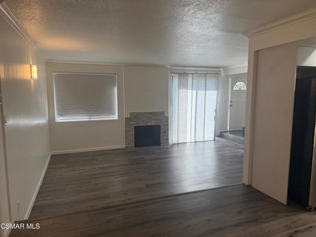 29105 Thousand Oaks Boulevard, Agoura Hills CA: https://media.crmls.org/mediaz/3cb3e11e-f58c-437d-afd2-dfd049a169ba.jpg