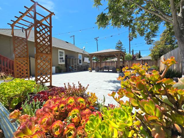 38 Monterey Street, San Juan Bautista CA: https://media.crmls.org/mediaz/3cb3e2c1-4acf-46f0-9932-0c650d88340d.jpg
