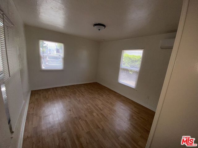 1923 19TH Street, Santa Monica CA: https://media.crmls.org/mediaz/3cb486a9-dca1-49bb-86a6-1b531b694198.jpg