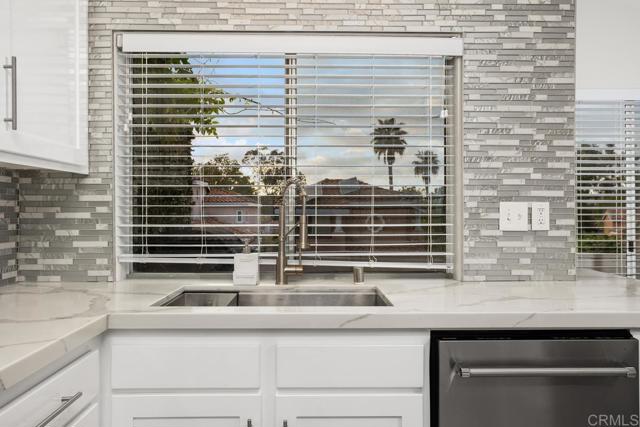 Detail Gallery Image 13 of 36 For 1512 Golfcrest Pl, Vista,  CA 92081 - 3 Beds | 2/1 Baths