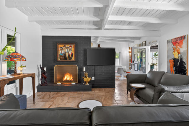 684 N Paseo De Anza, Palm Springs, CA 92262